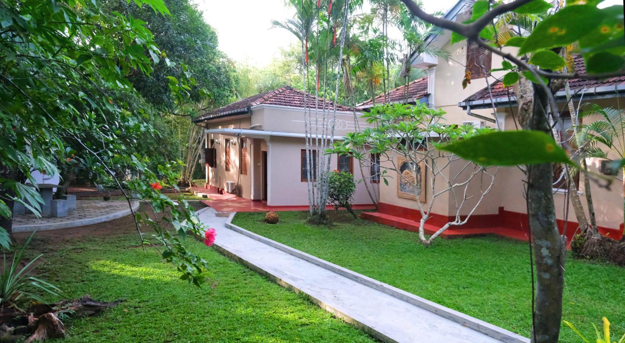 Chandra Villa - LEVEL 1 CERTIFIED Bentota Exteriör bild