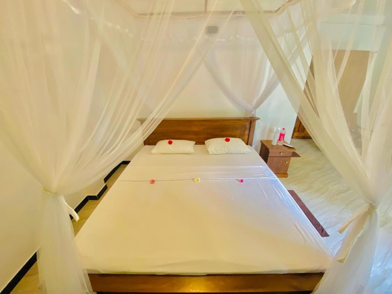 Chandra Villa - LEVEL 1 CERTIFIED Bentota Exteriör bild