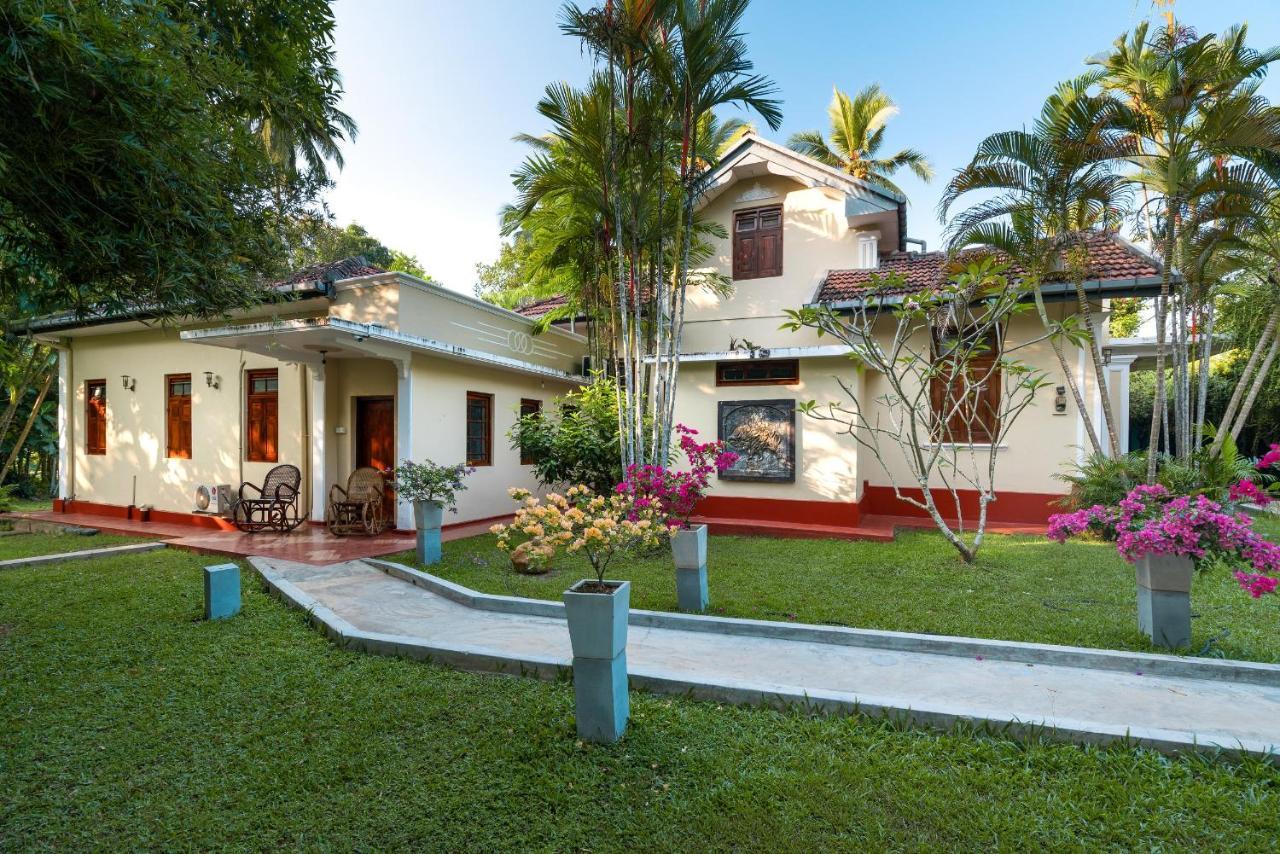 Chandra Villa - LEVEL 1 CERTIFIED Bentota Exteriör bild